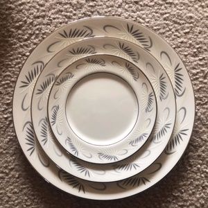 Flintridge "Continental White" 72 piece china set
